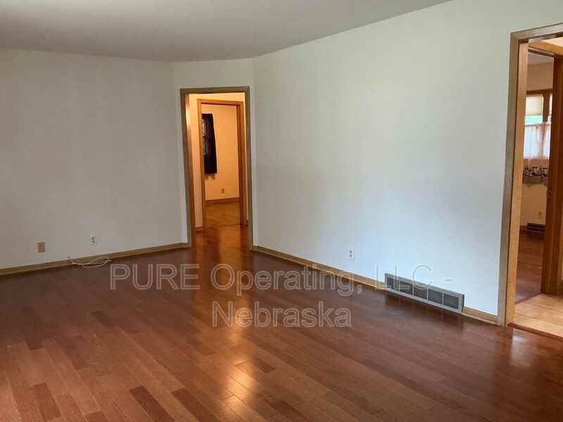 7602 Parker St - Photo 5 of 45