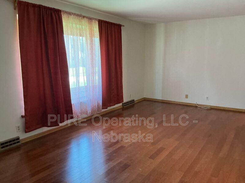 7602 Parker St - Photo 6 of 45