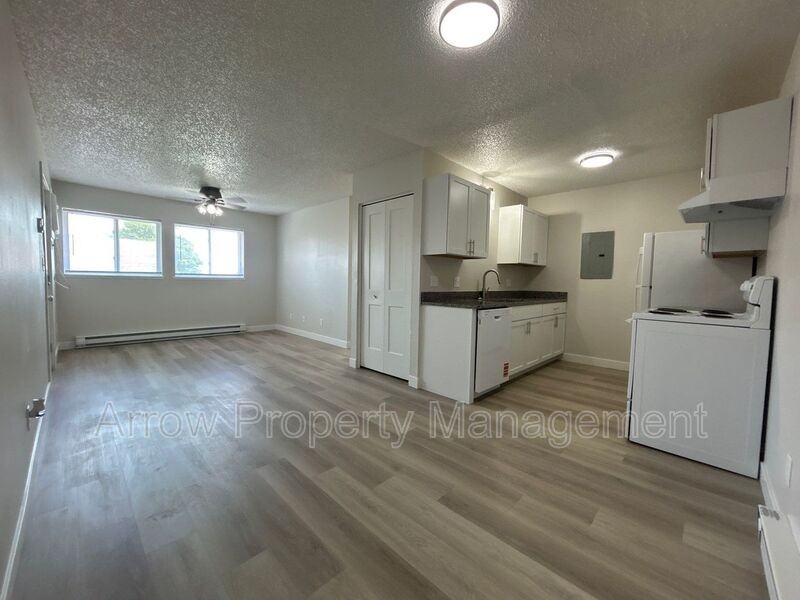 902 E E St - Photo 3 of 10