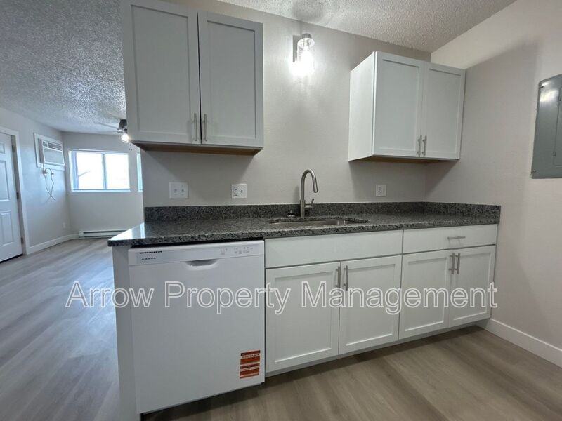 902 E E St - Photo 5 of 10