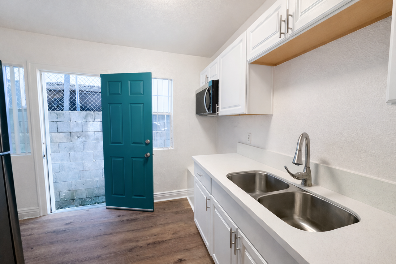 MC 1234 Berendo Properties LLC - Photo 6 of 30