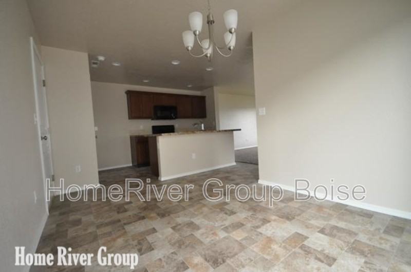 4265 S Overhill Way - Photo 5 of 22