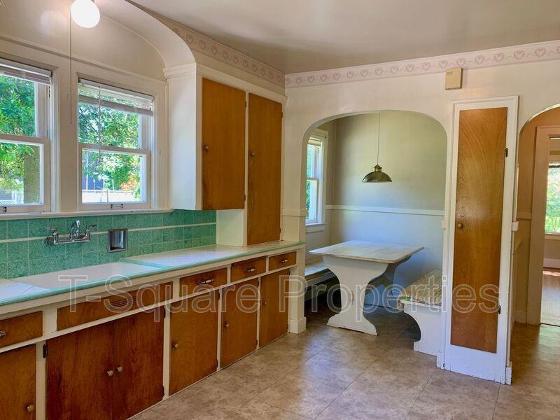 9056 Avondale Rd Ne - Photo 7 of 41