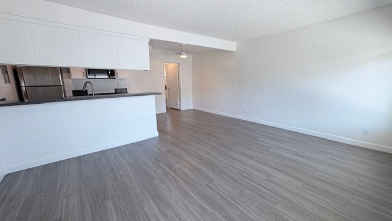 Wardlow Apartments - Photo 3 of 19