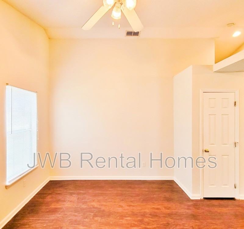 6609 Miriam St - Photo 4 of 11