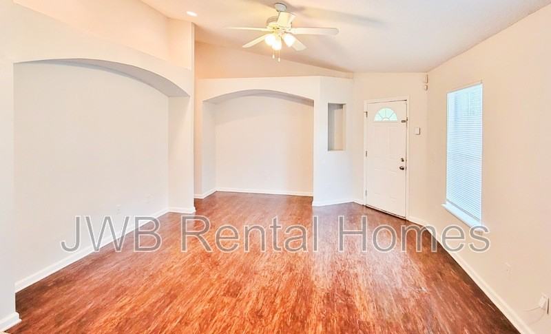 6609 Miriam St - Photo 6 of 11