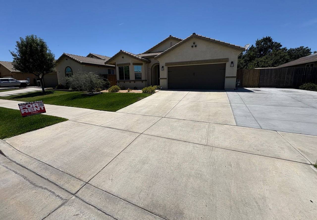 1725 N Silvervale St - Photo 2 of 33