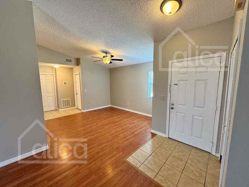 1147 Manitoba St - Photo 2 of 17