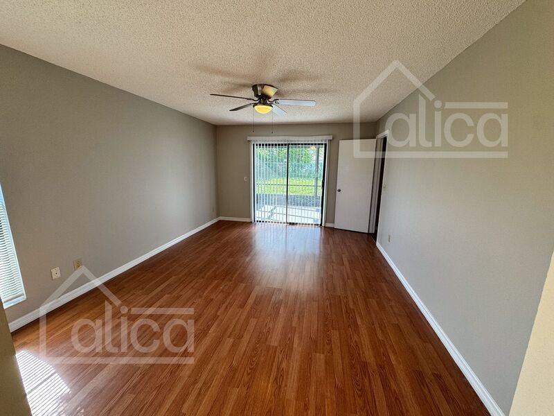 1147 Manitoba St - Photo 4 of 17