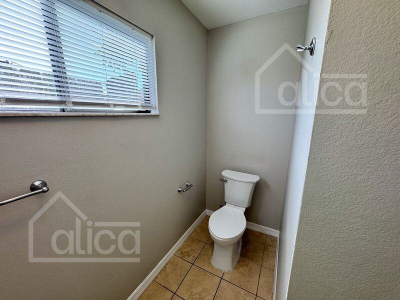 1147 Manitoba St - Photo 6 of 17