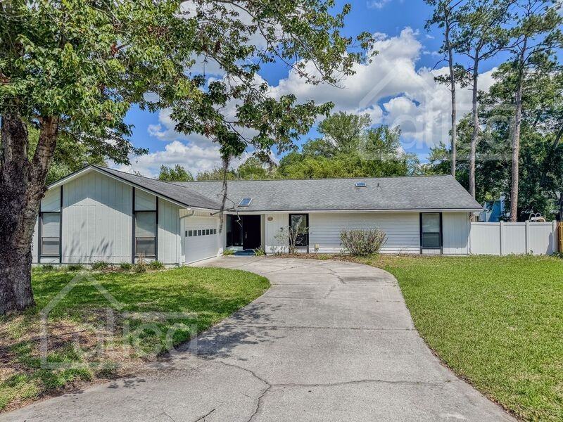 1959 Sussex Dr N - Photo 2 of 30