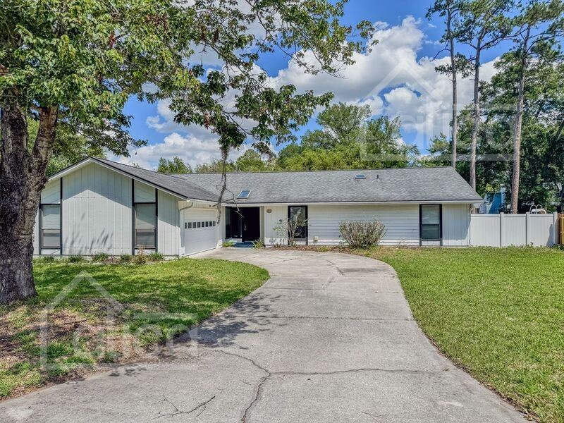 1959 Sussex Dr N - Photo 5 of 30