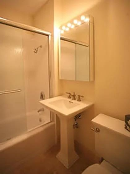 32 Claremont Park #G - Photo 3 of 16