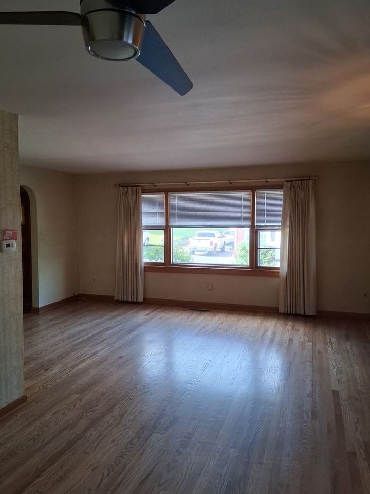 804 Elmwood Ln - Photo 2 of 15