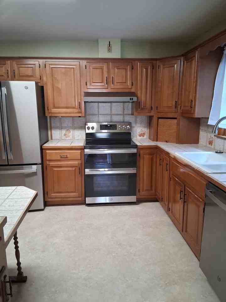 804 Elmwood Ln - Photo 3 of 15