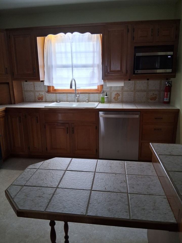 804 Elmwood Ln - Photo 4 of 15