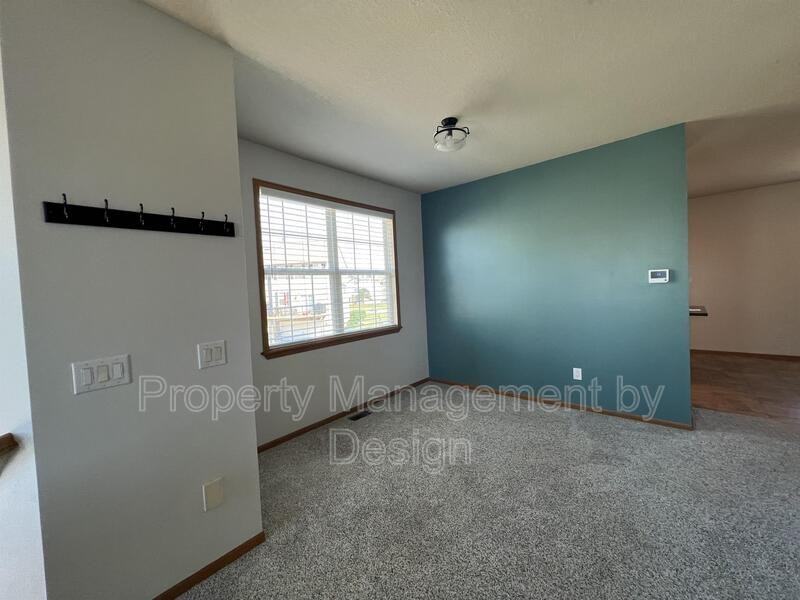 1005 Ne Kamies Ln - Photo 3 of 10