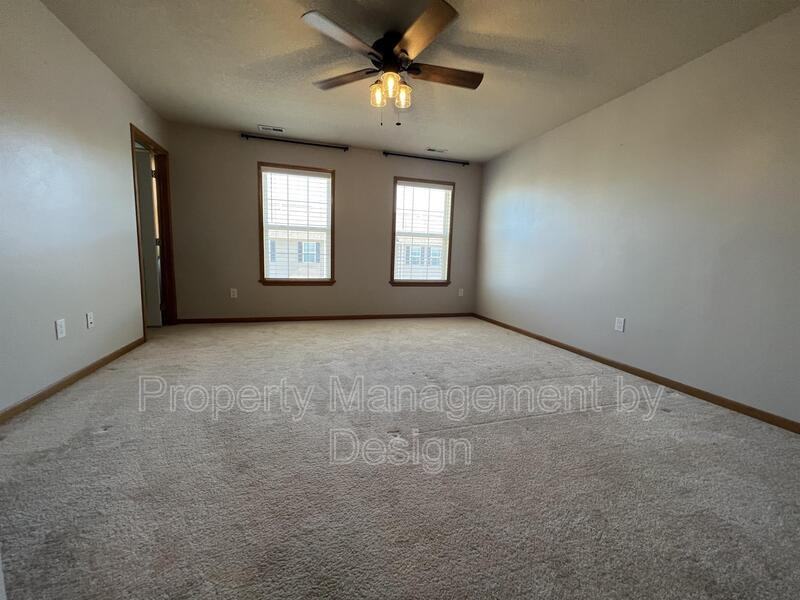 1005 Ne Kamies Ln - Photo 5 of 10