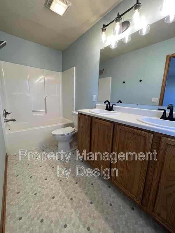 1005 Ne Kamies Ln - Photo 6 of 10