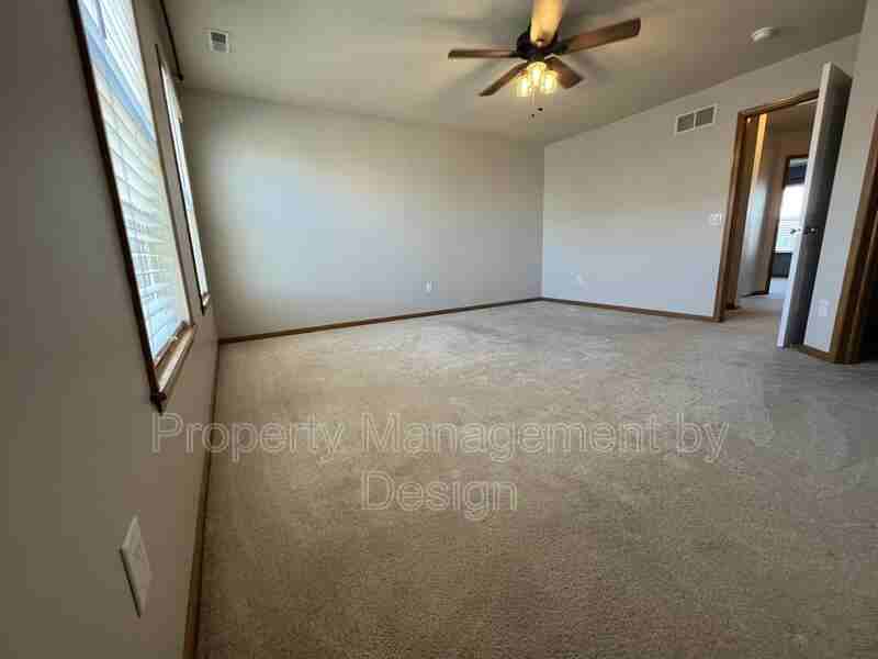 1005 Ne Kamies Ln - Photo 7 of 10