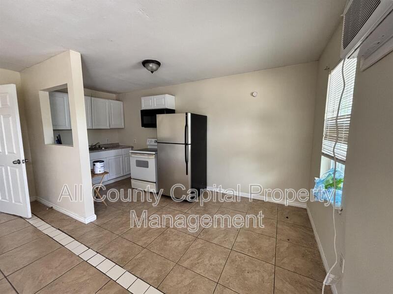 1208 Bundrant Dr - Photo 2 of 5