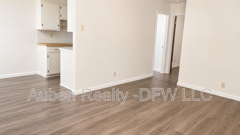 1910 N Alexander St - Photo 5 of 10