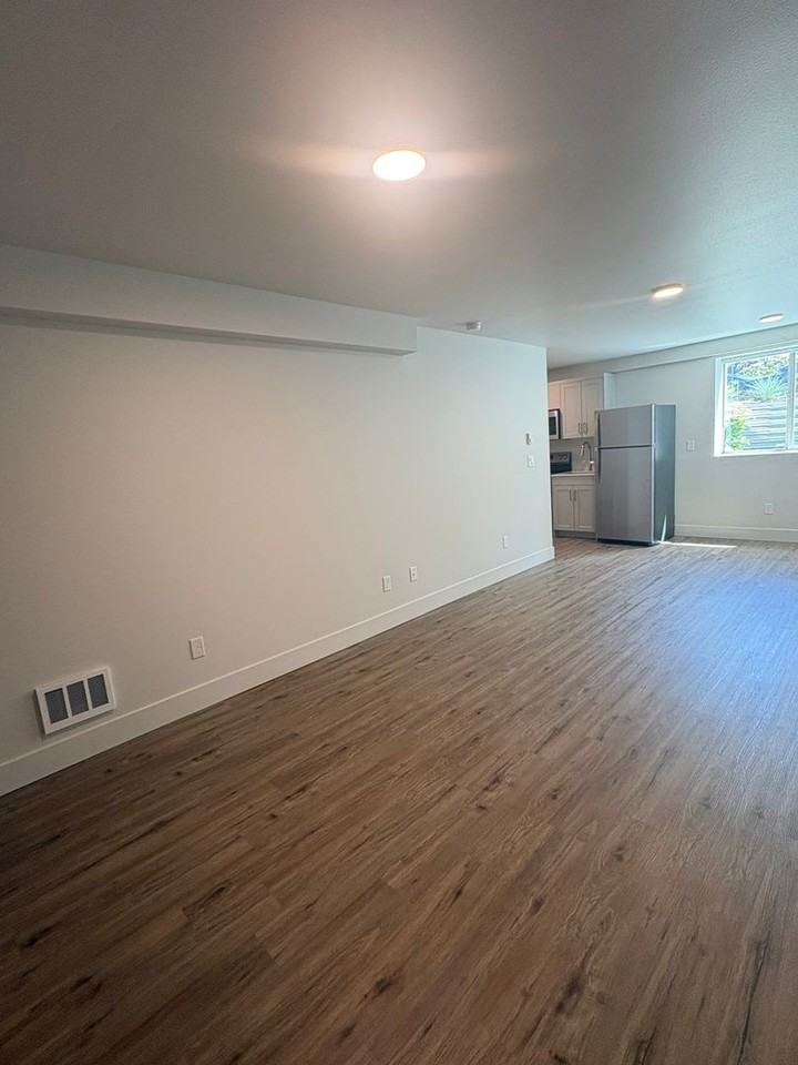 Denny Apartments - Photo 6 of 9