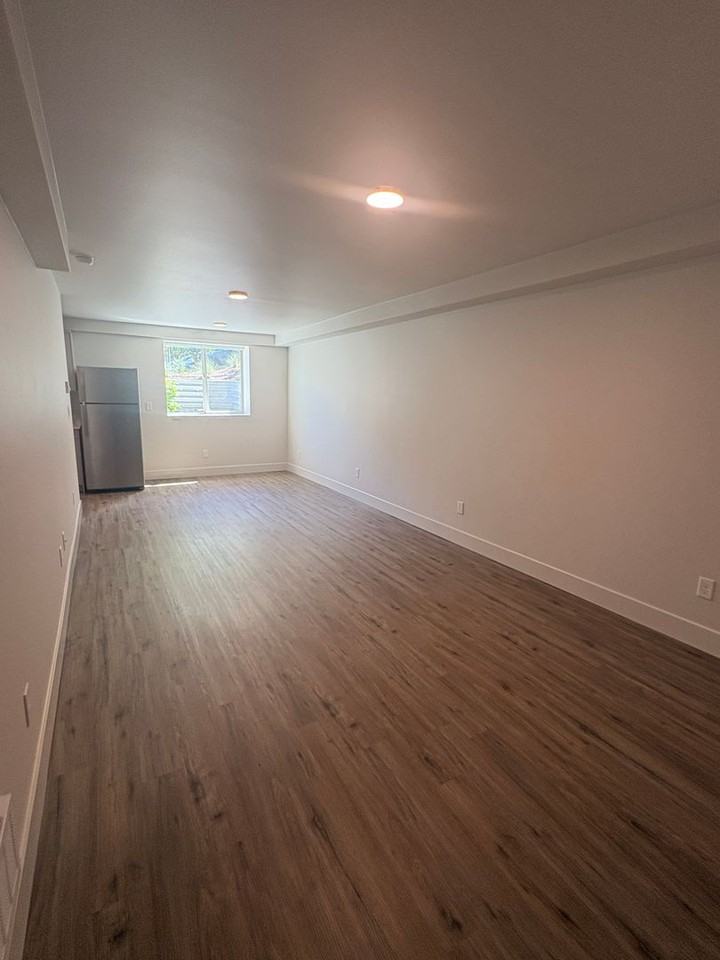 Denny Apartments - Photo 7 of 9