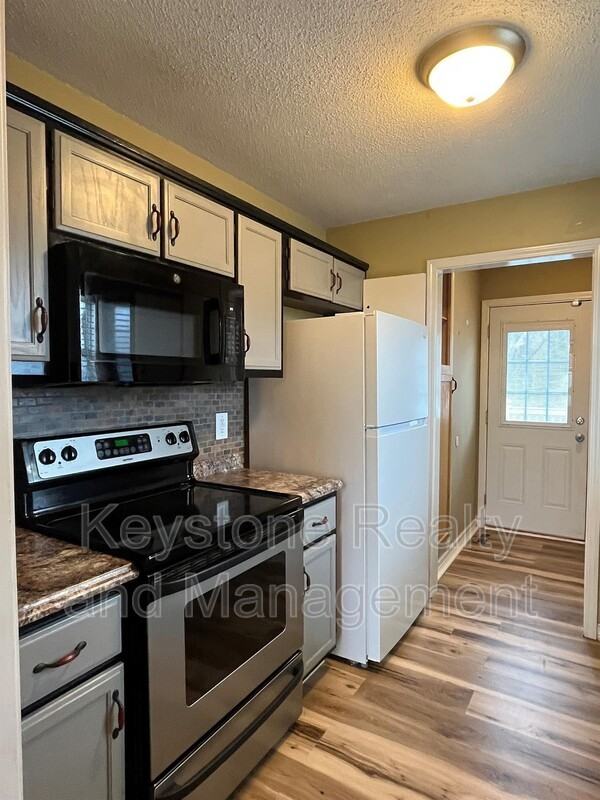 404 Sideline Dr - Photo 4 of 14