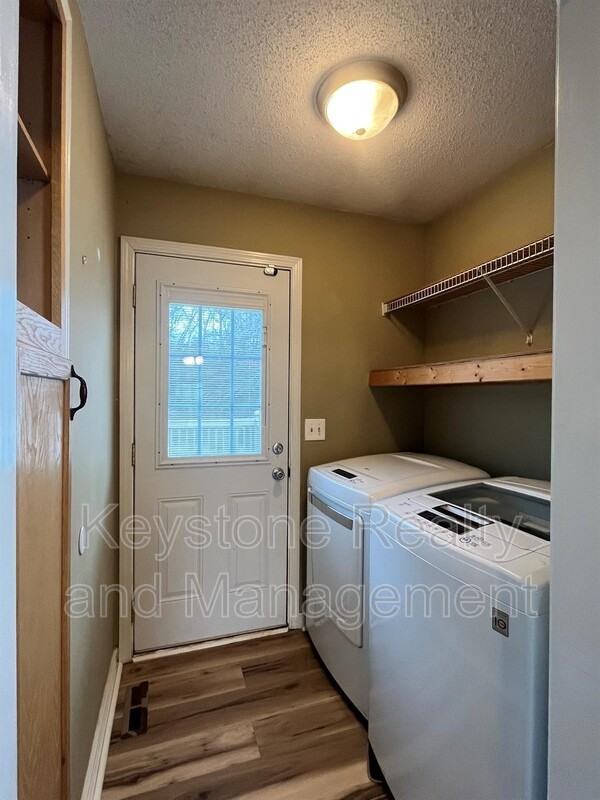 404 Sideline Dr - Photo 5 of 14