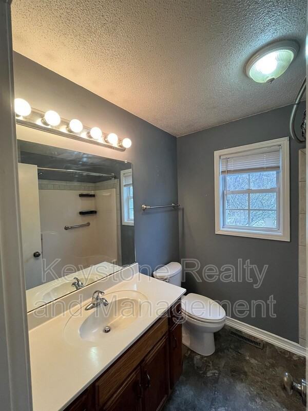 404 Sideline Dr - Photo 6 of 14