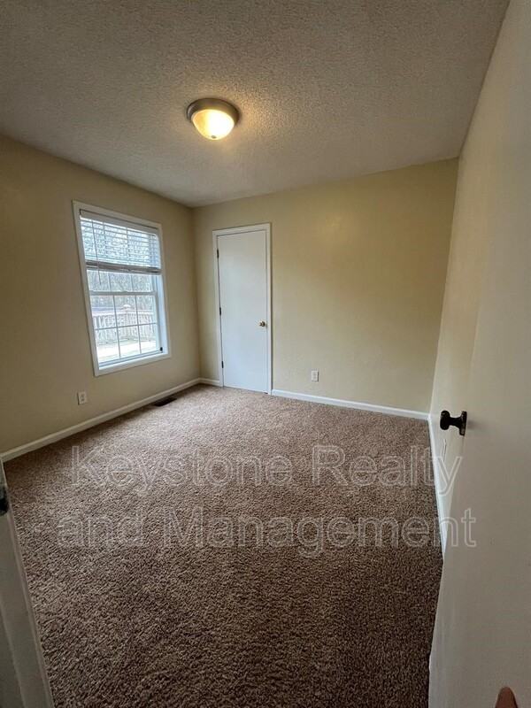 404 Sideline Dr - Photo 7 of 14