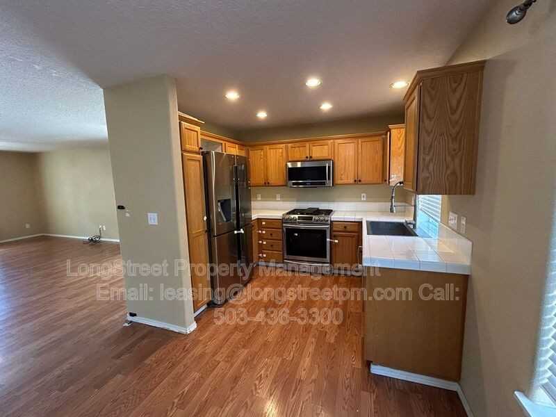 2958 Ne 13th Dr - Photo 2 of 31