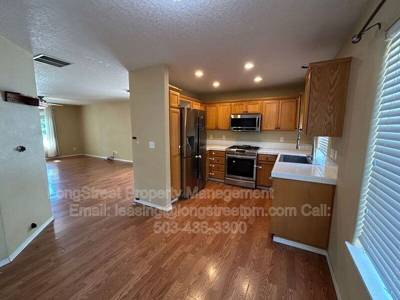 2958 Ne 13th Dr - Photo 4 of 31