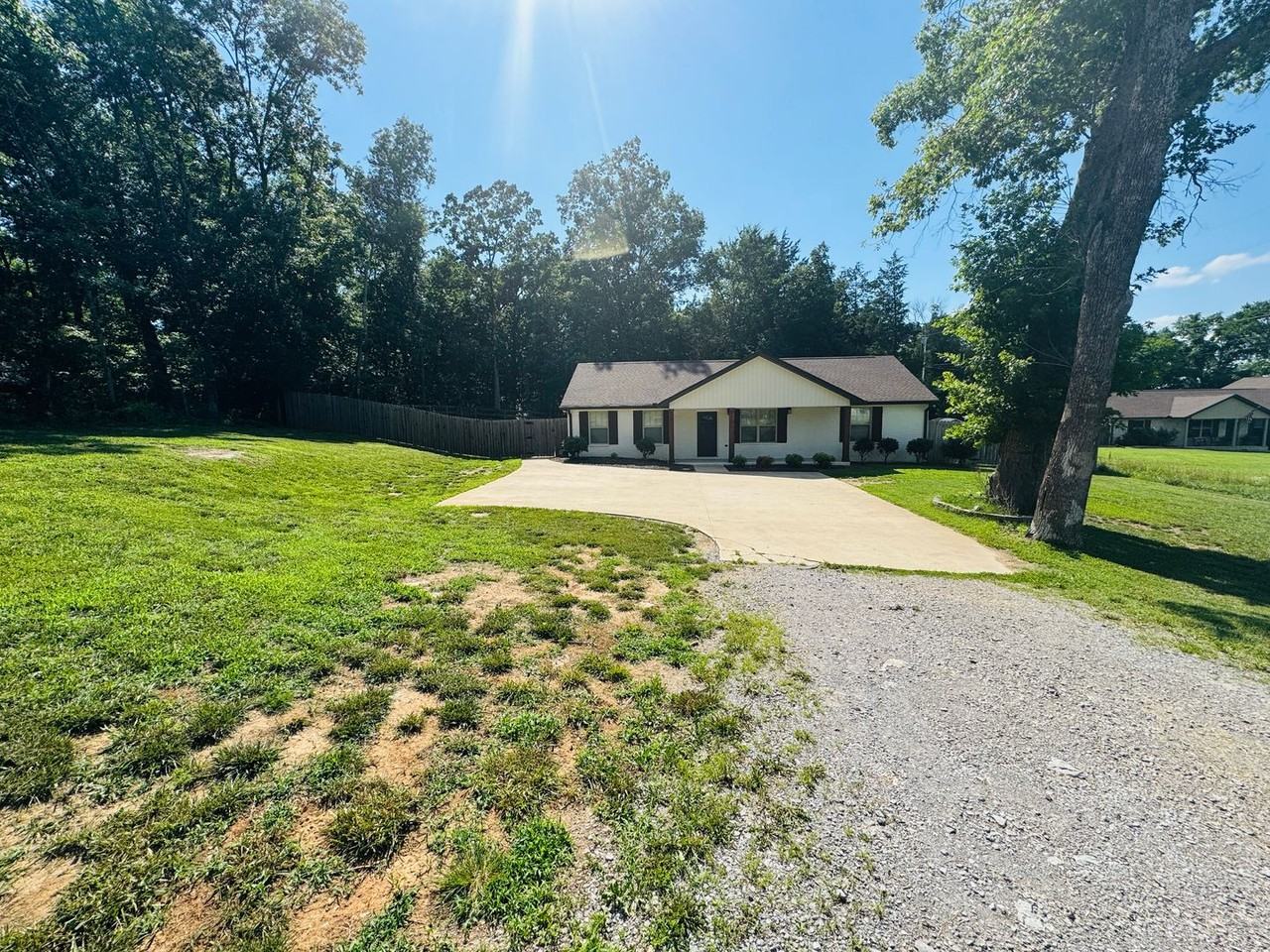 3316 Hunters Point Pike - Photo 2 of 19