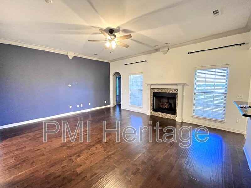 206 Peyton St - Photo 4 of 32