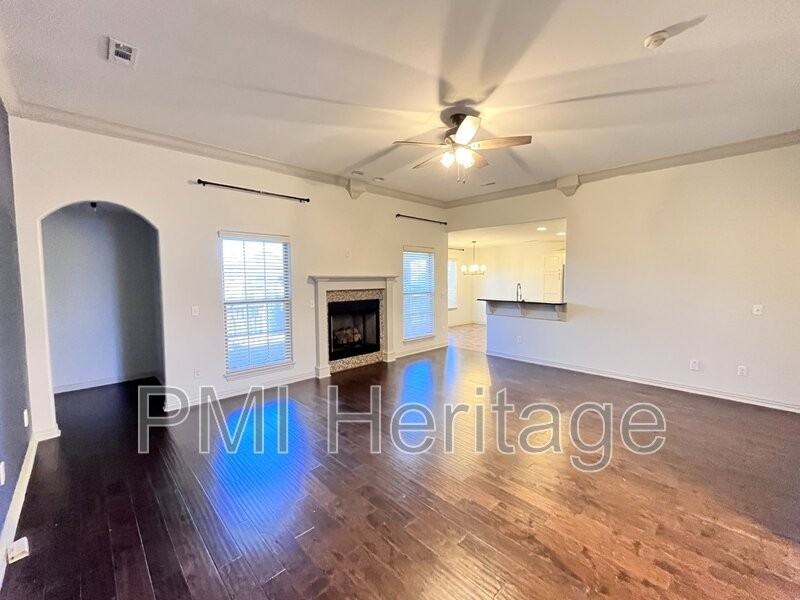 206 Peyton St - Photo 5 of 32