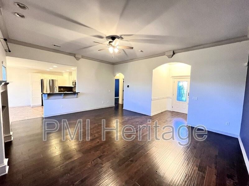 206 Peyton St - Photo 6 of 32
