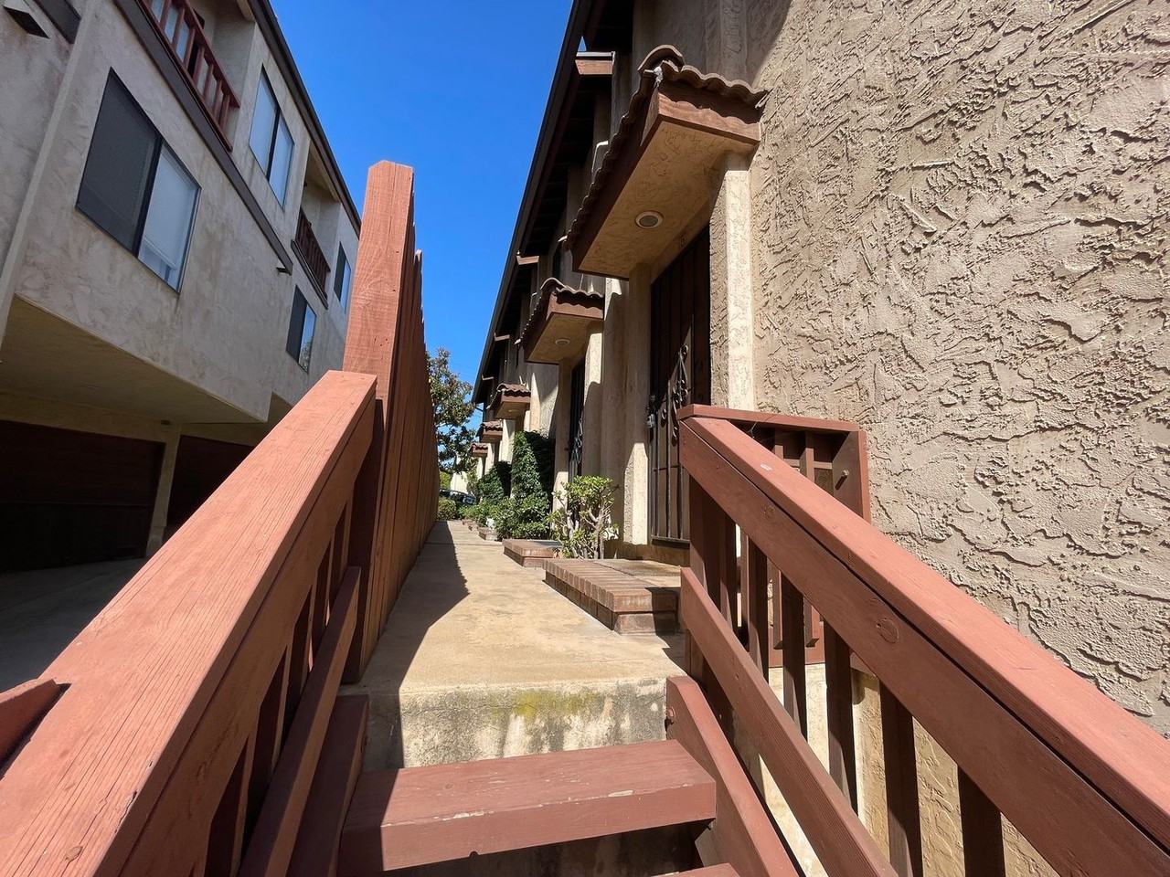 1118 Fresno St #5