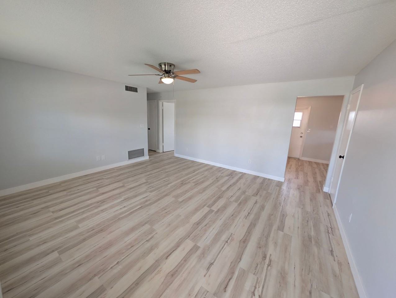 4840 Volusia Ave - Photo 5 of 23