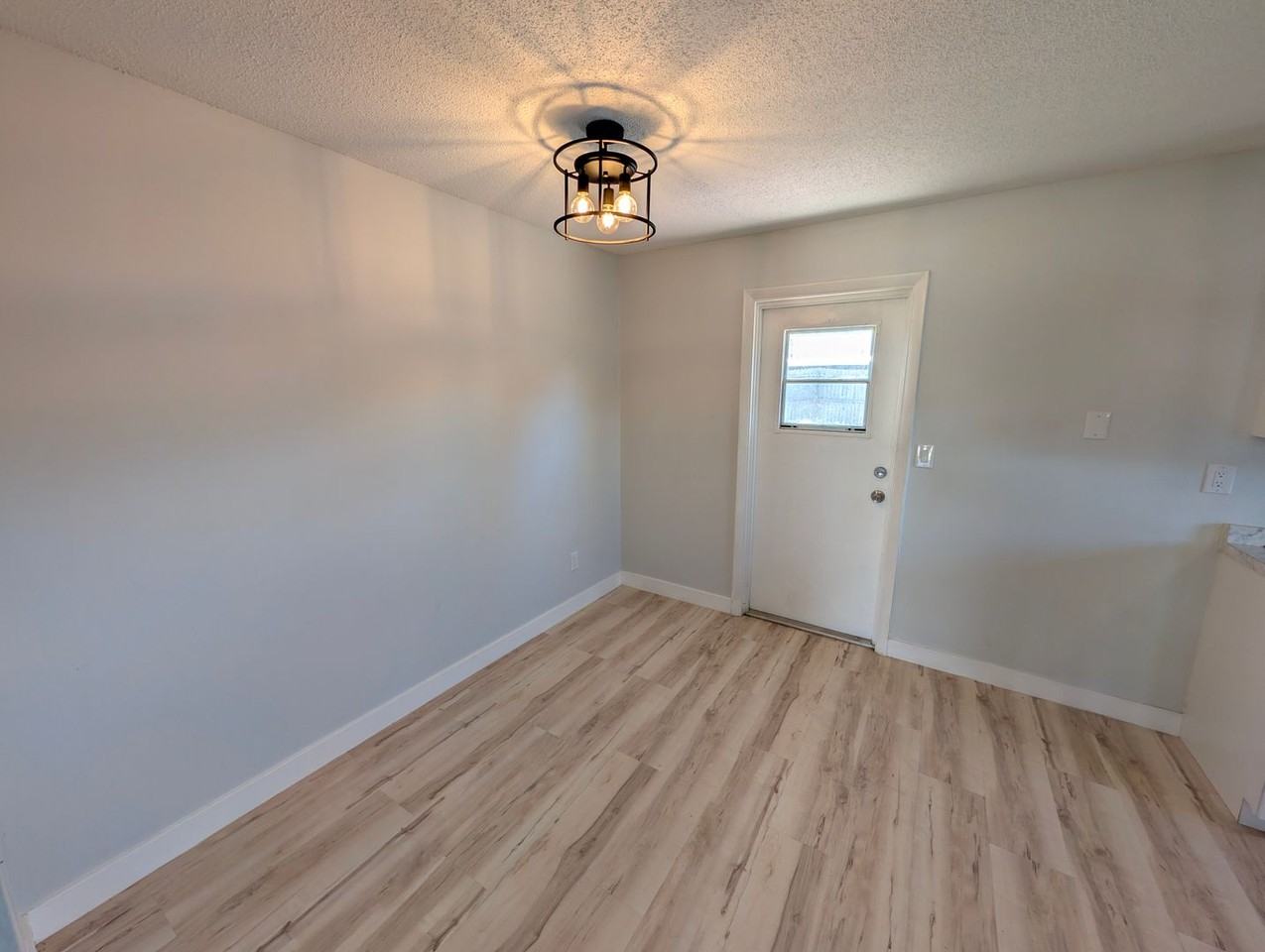 4840 Volusia Ave - Photo 6 of 23