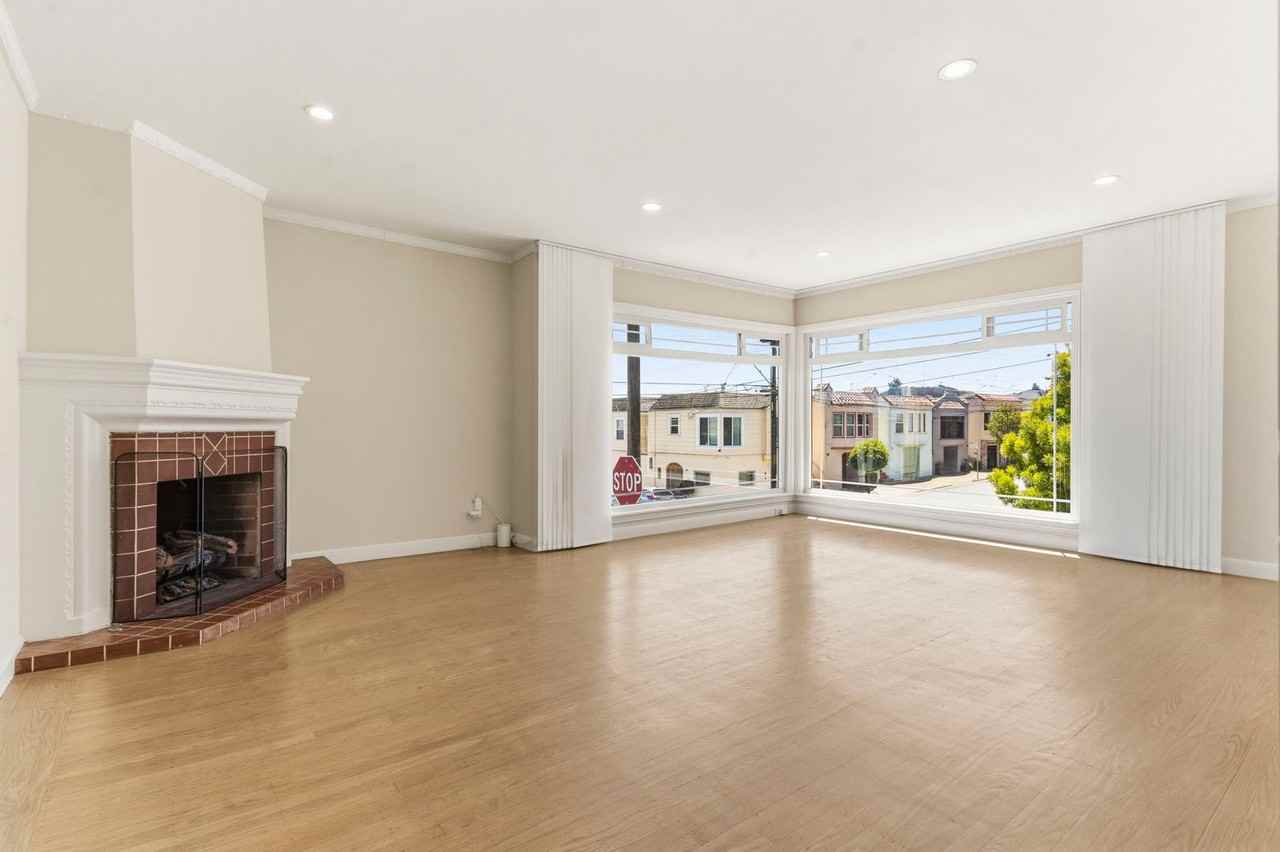 290 Holyoke St - Photo 4 of 42
