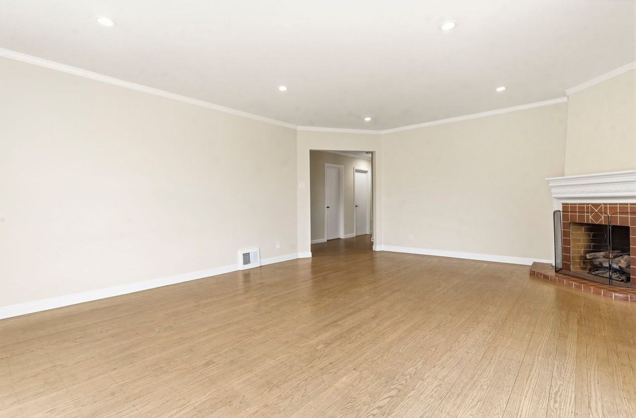 290 Holyoke St - Photo 6 of 42
