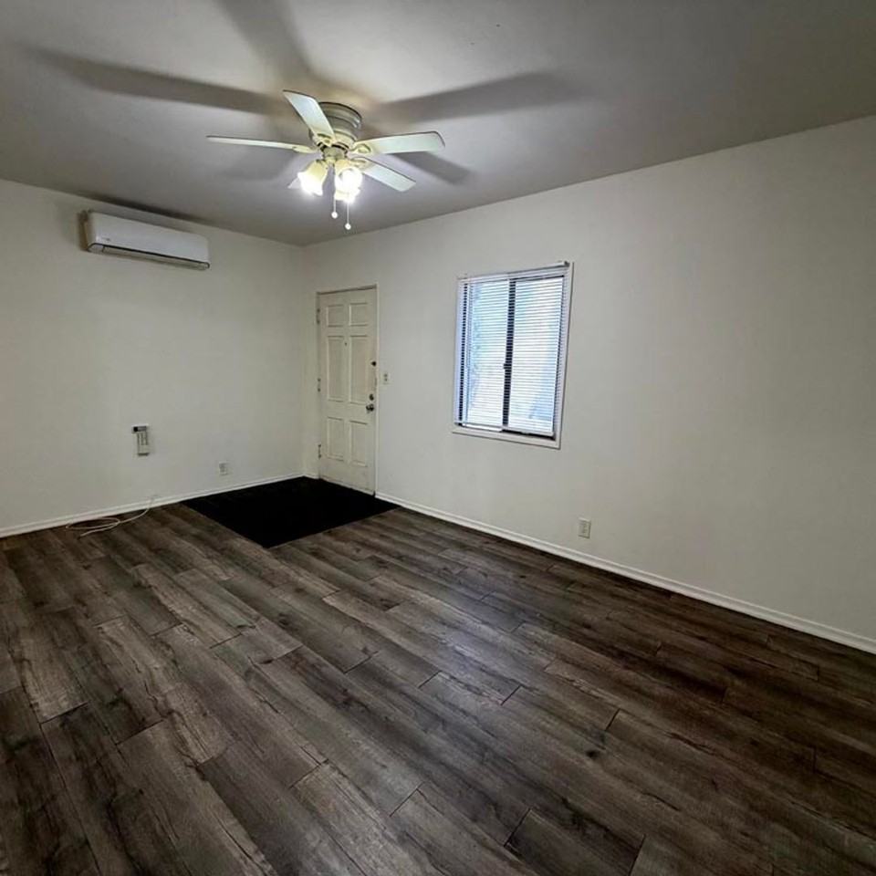 139 S Rosemead Blvd. - Photo 4 of 12