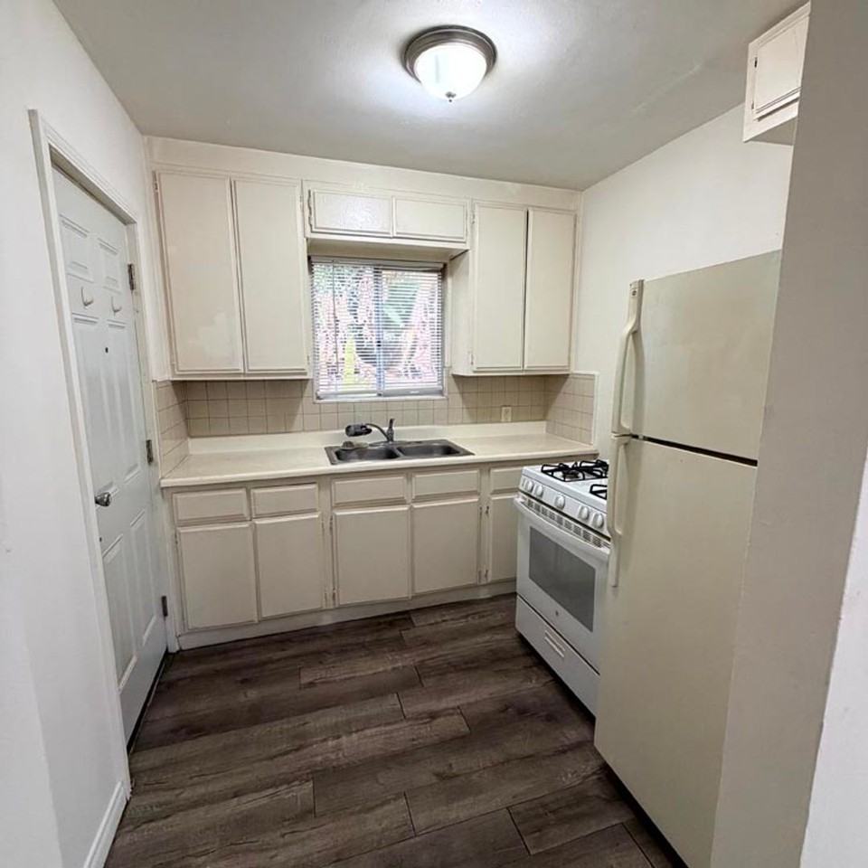 139 S Rosemead Blvd. - Photo 7 of 12