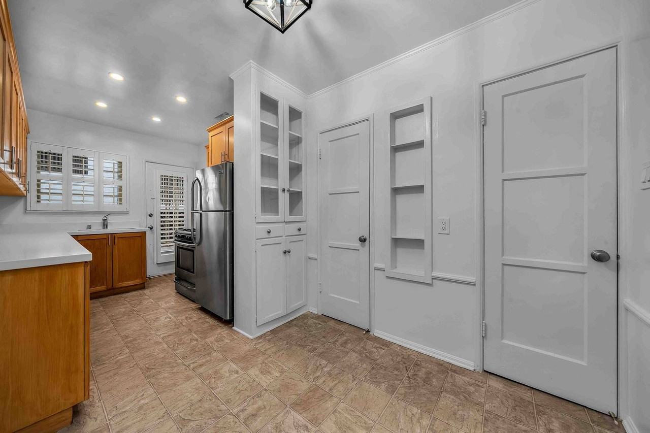 124 S Canon Dr #A - Photo 5 of 11