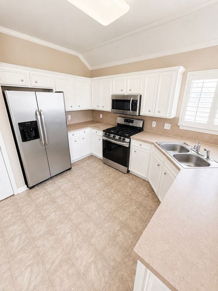2914 Le Oaks Dr - Photo 3 of 10