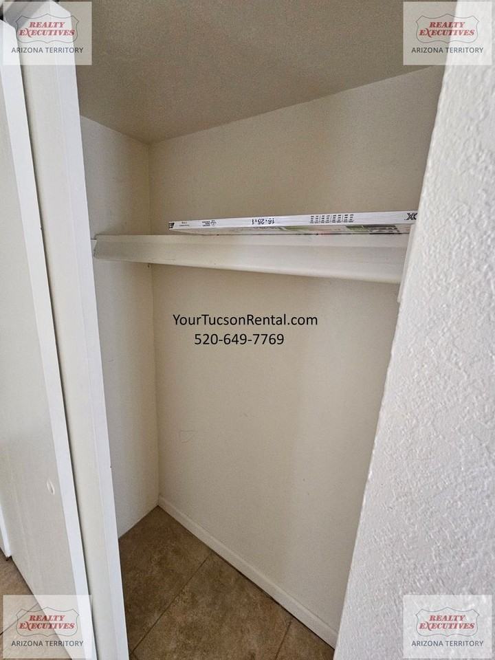 2743 W Sheryl Dr - Photo 5 of 18