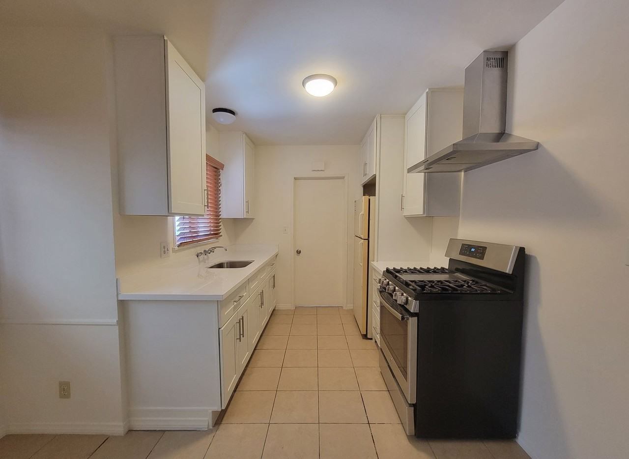 7118 Irondale Ave - Photo 5 of 22
