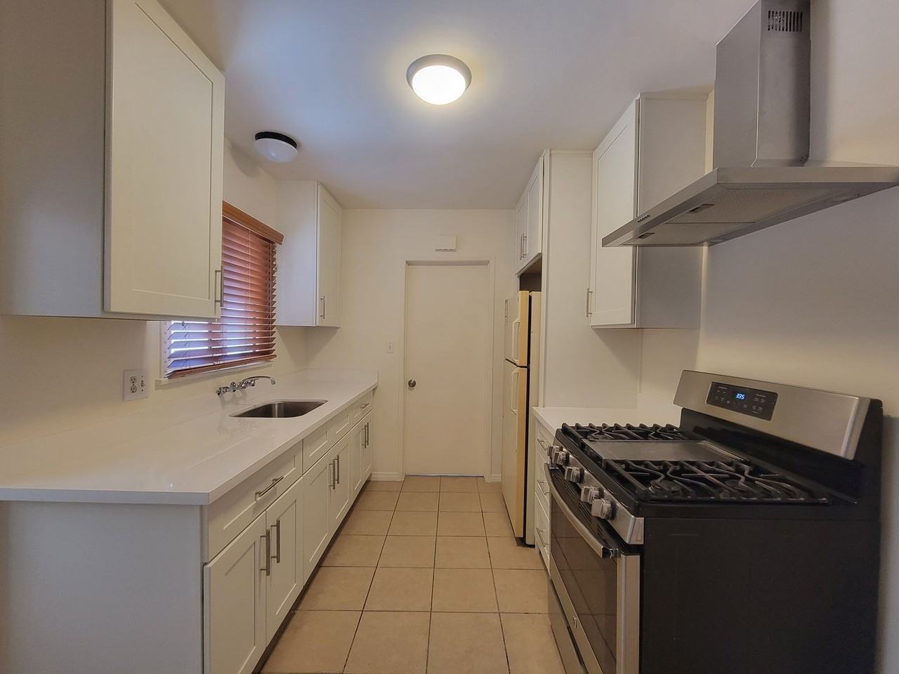 7118 Irondale Ave - Photo 6 of 22